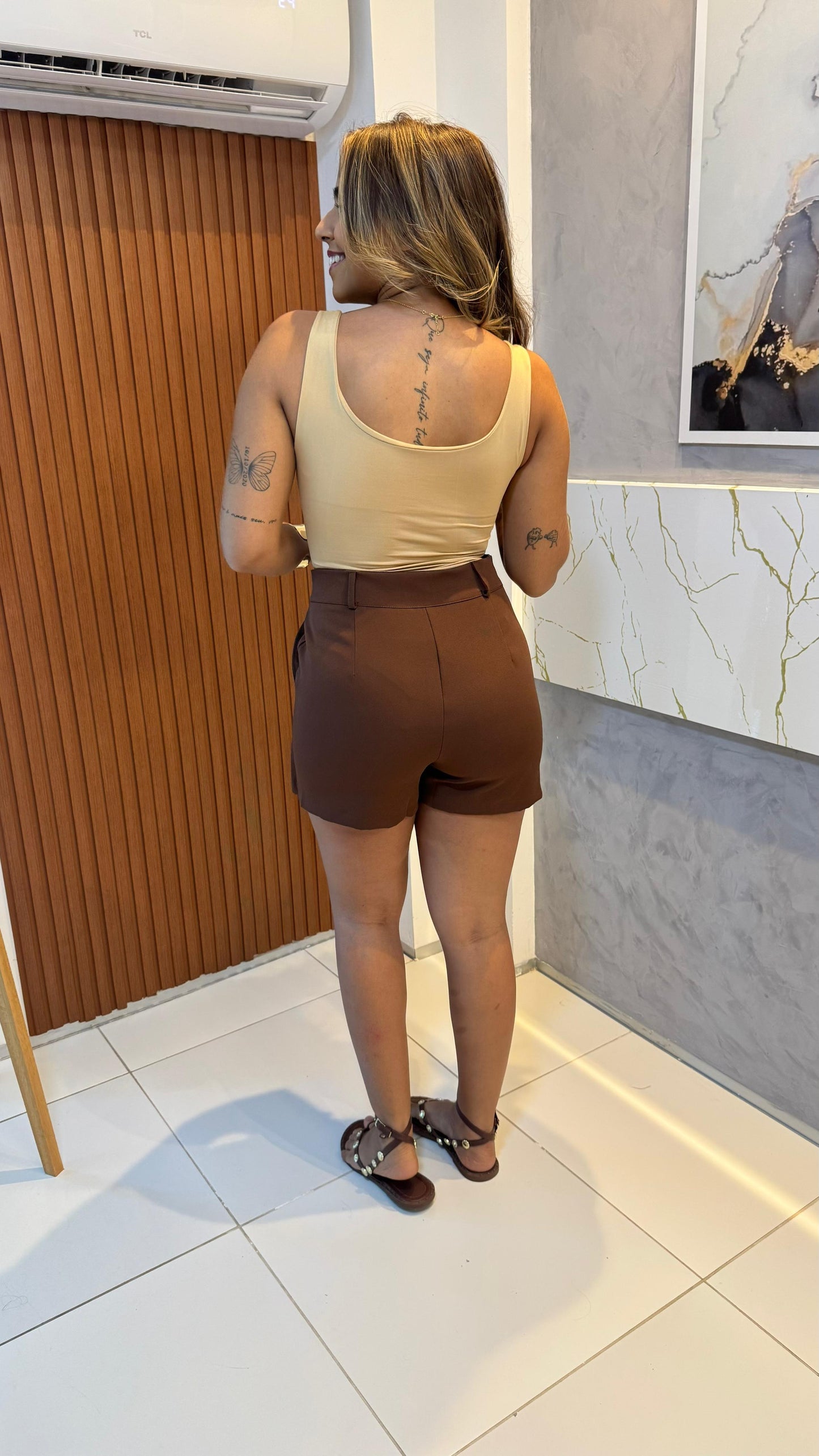 Short saia com modelagem reta