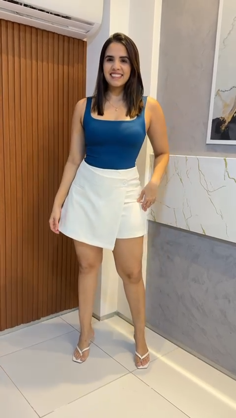 Short Saia com Sobreposição Frontal